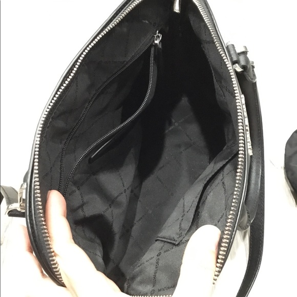 Michael Kors black handbag - Picture 6 of 10